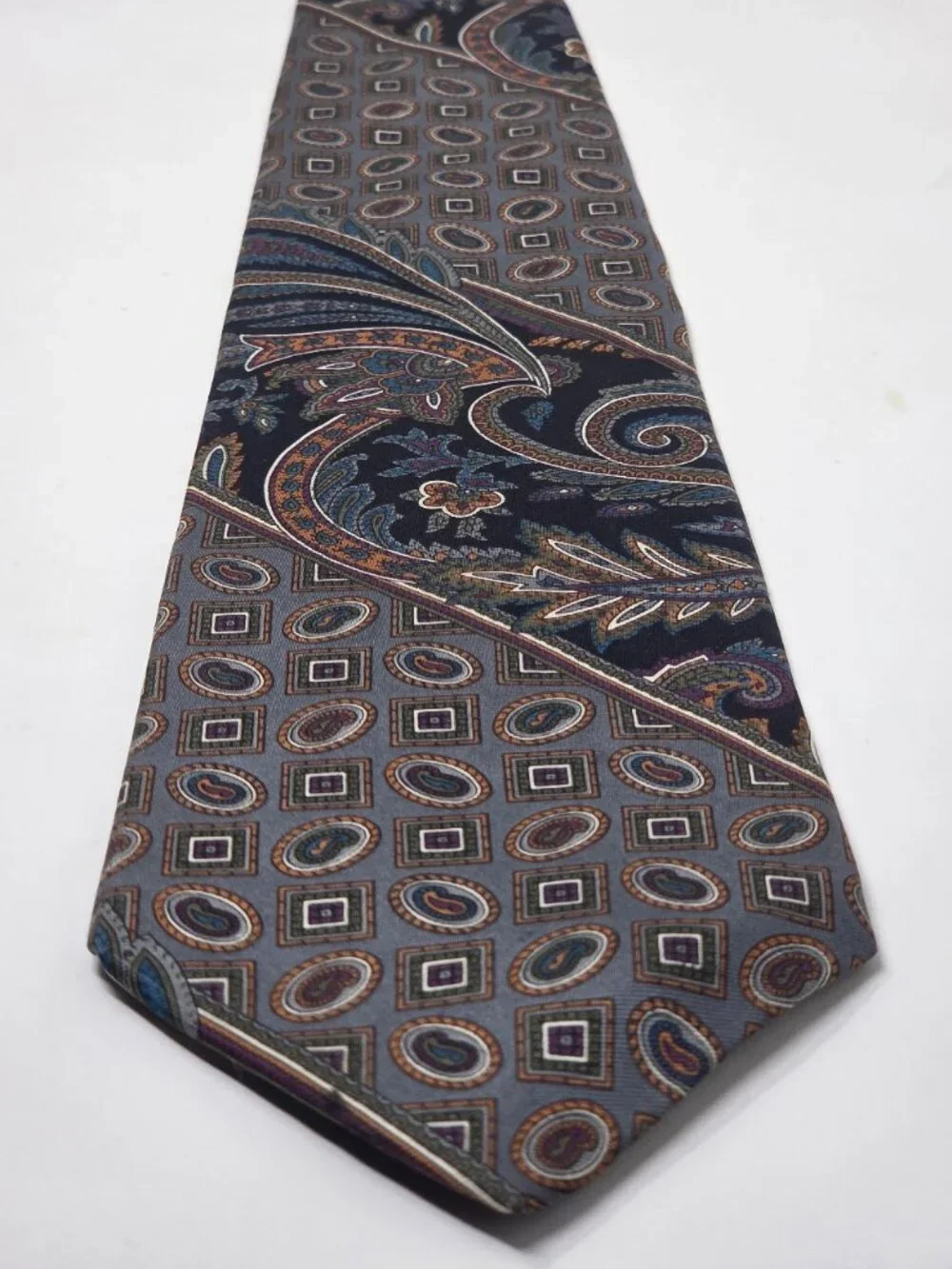 Carlo Tomasini Mens All Silk Tie 58 Inch Gray Paisley Geometric Pattern